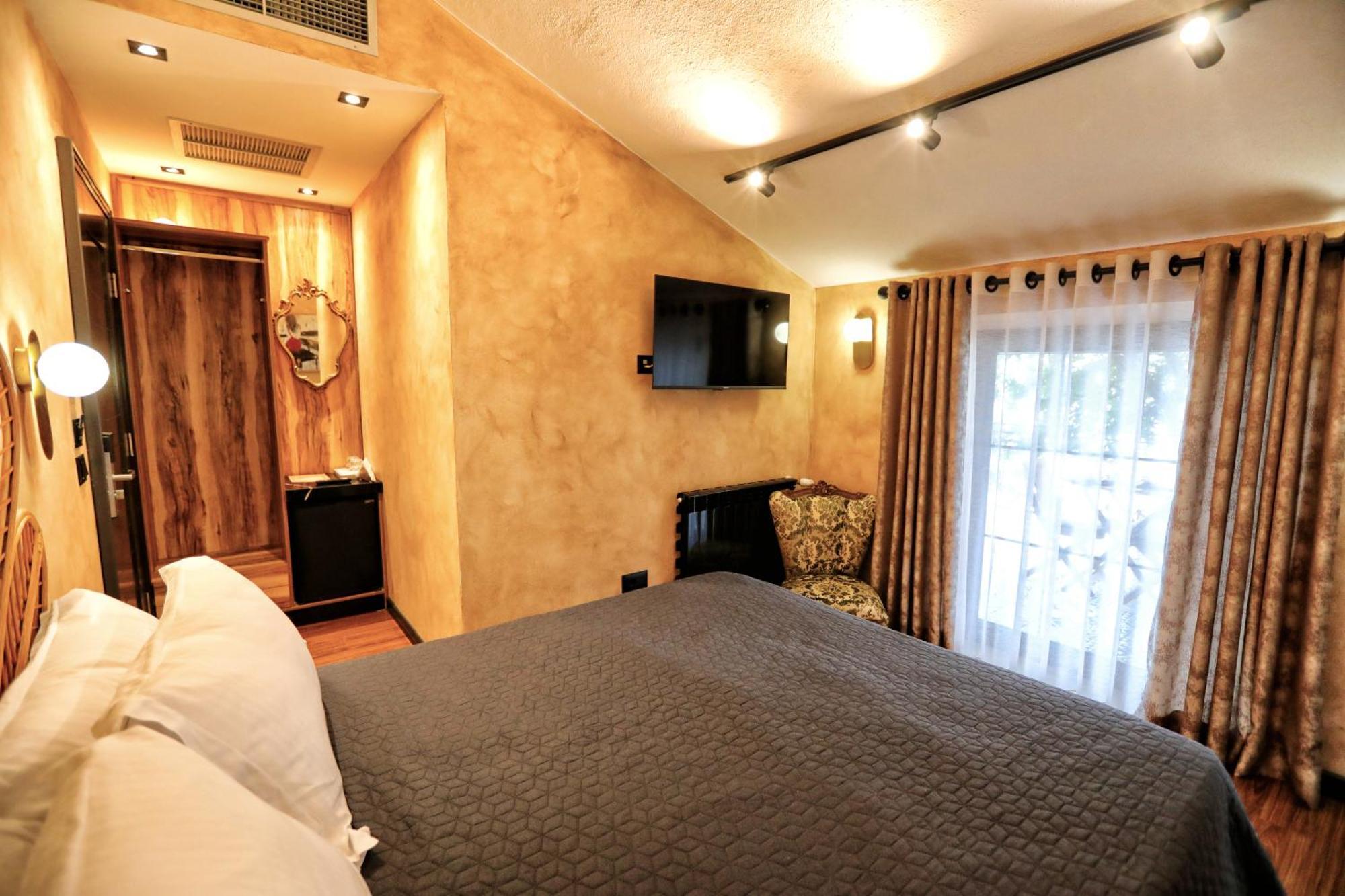 Hotel Labiatan Zogaj  Ngoại thất bức ảnh