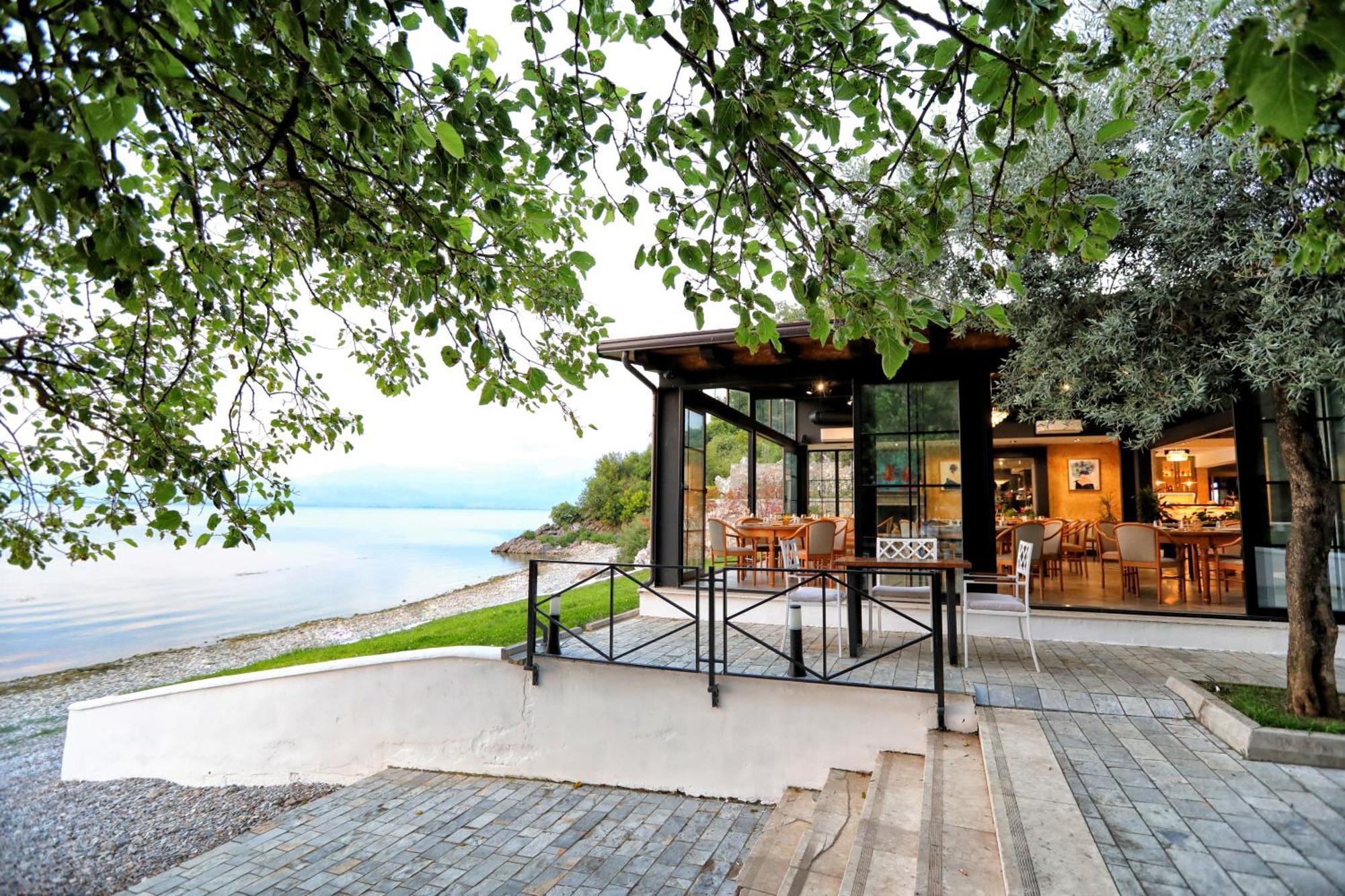 Hotel Labiatan Zogaj  Ngoại thất bức ảnh